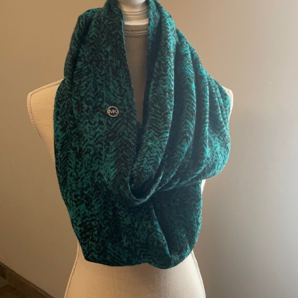 MICHAEL Michael Kors Accessories - Infinity scarf